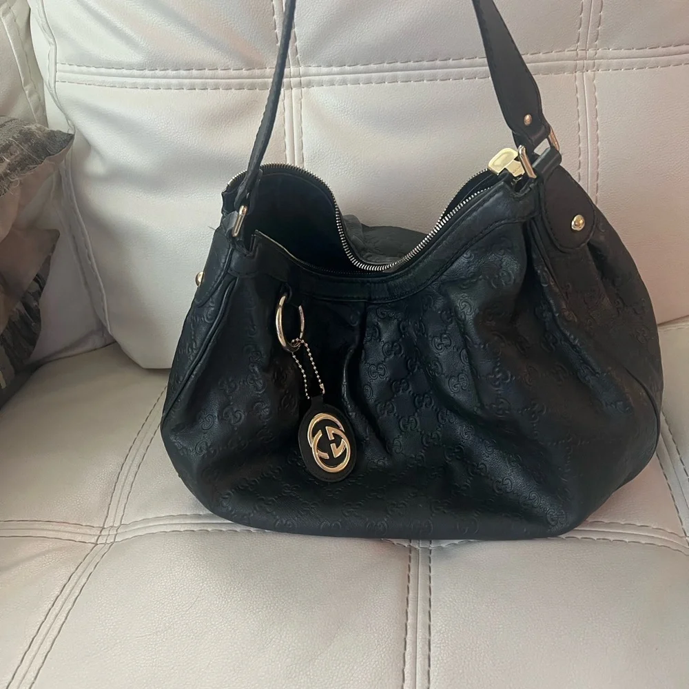 Black Gucci Sima Shoulder Bag.